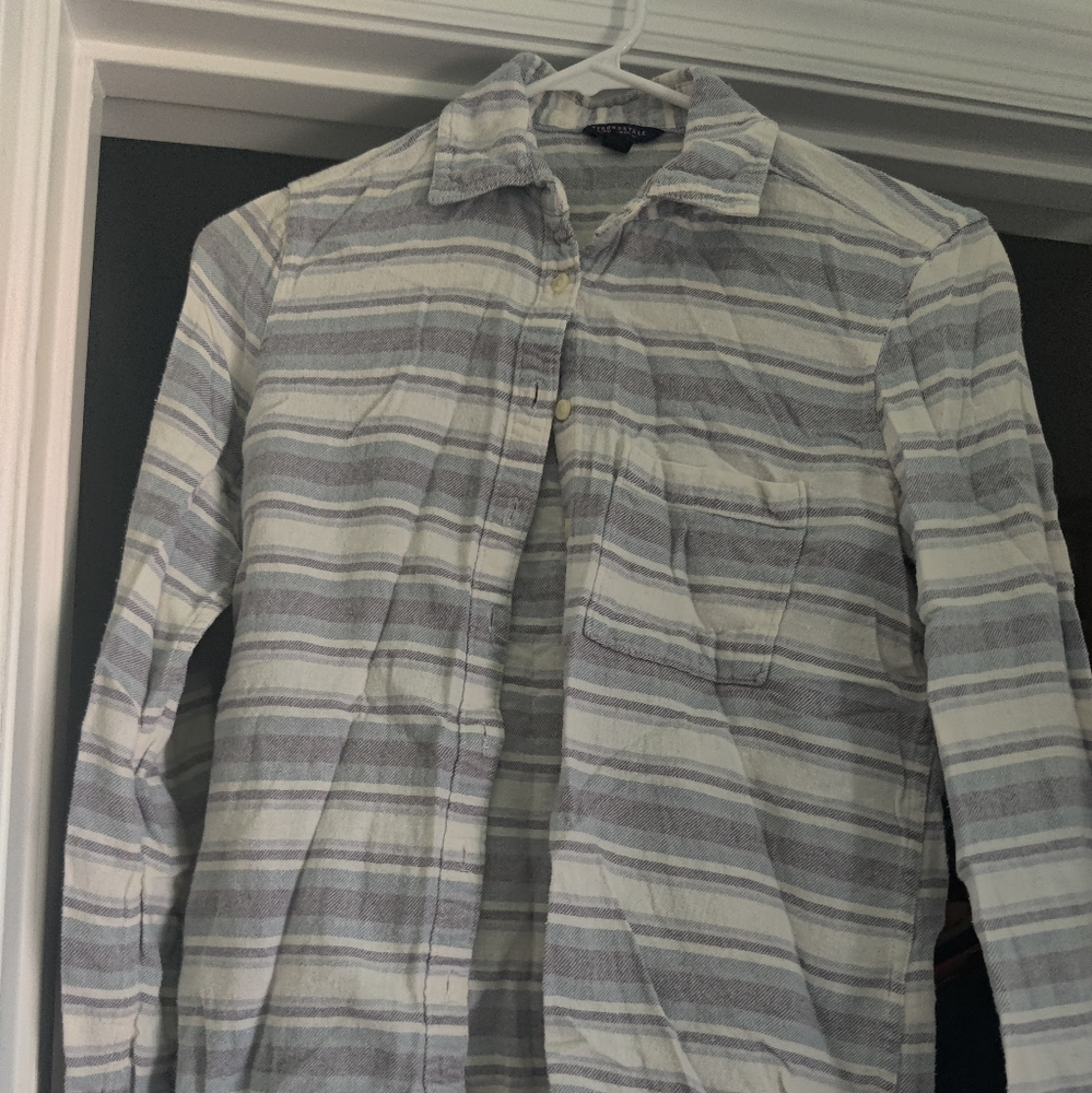 Aeropostale button down light sweater